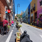 Farbenfrohe Fassaden in Atlixco