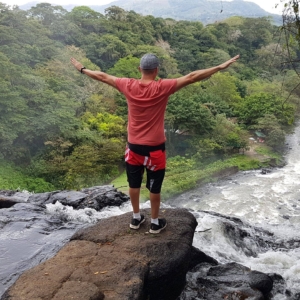 In luftiger Höhe auf dem Wasserfall