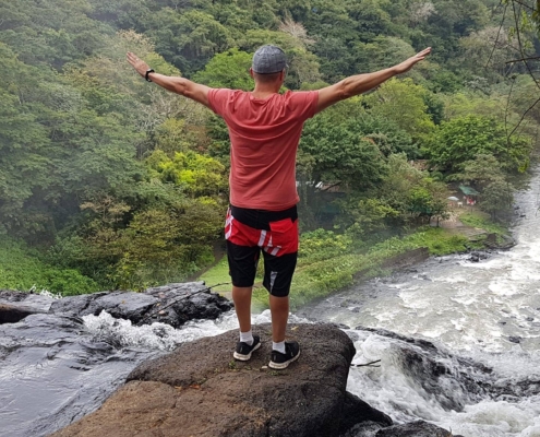 In luftiger Höhe auf dem Wasserfall