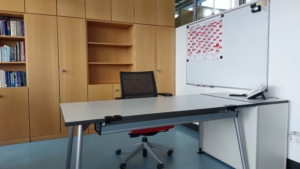 Leerer Schreibtisch