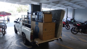 Chuy's Pickup: Gasherd, Kühlschrank, Waschmaschine und Matratze, alles aus Catemaco