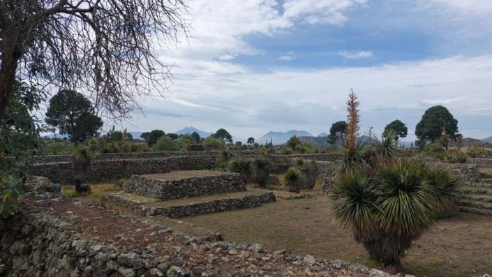 Cantona und im Hintergrund der Pico de Orizaba Cantona und im Hintergrund der Pico de Orizaba