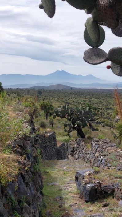 Cantona und der Blick auf den Pico de Orizaba Cantona und der Blick auf den Pico de Orizaba