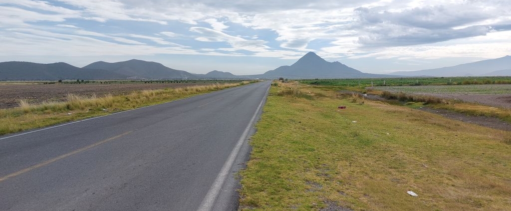 Die Bundesstraße 129 und der Blick auf den Cerro de Pizarro